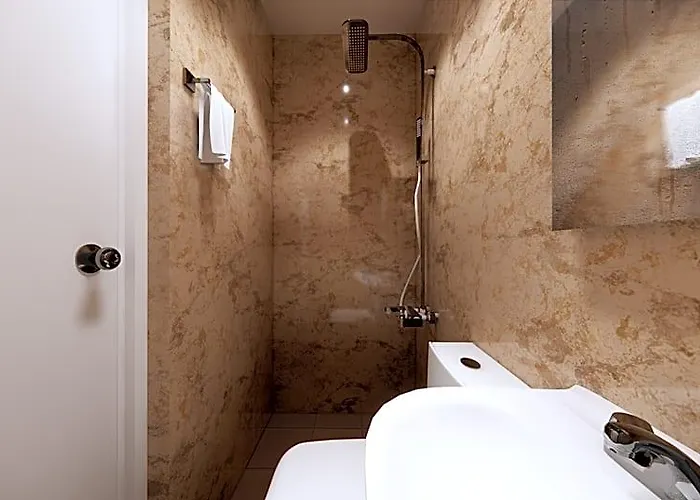 Отель Maine Residences Leveriza Pasay Манила