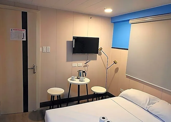 Отель Maine Residences Leveriza Pasay Манила