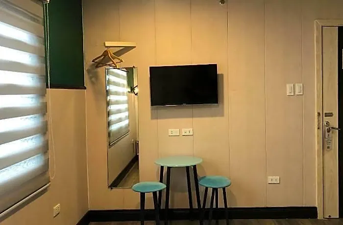 Отель Maine Residences Leveriza Pasay