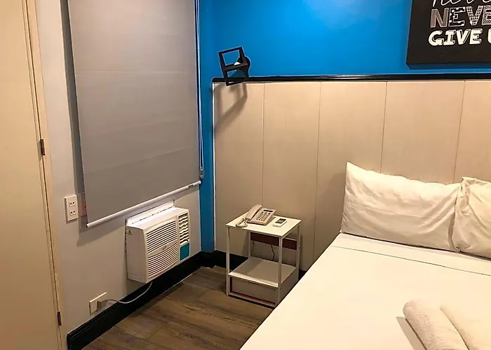 Отель Maine Residences Leveriza Pasay 2*