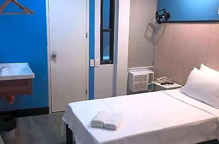 Maine Residences Leveriza Pasay